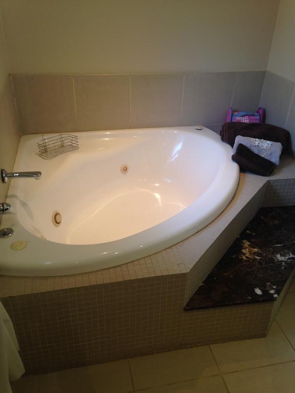 A Hundred Thousand Welcomes B&B Sandton Room photo